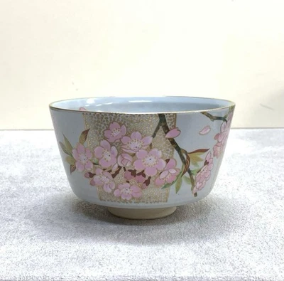 茶碗 Mutsuko Kuwano 四月皇宫花卉 12 个月收藏 — 第 1/4 张图片