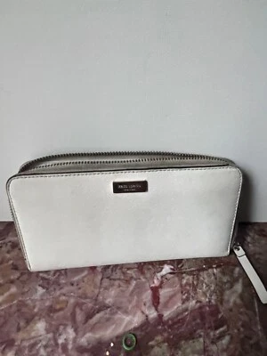 Cartera de cuero Kate Spade New York Newbury Lane blanca con cremallera alrededor Foto 1 de 4