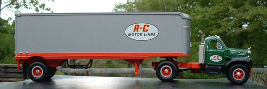 R - C MOTOR LINES B MACK TRACTOR TRAILER 14 INCHES LONG BIG RIG - FIRST GEAR - Image 1 of 1