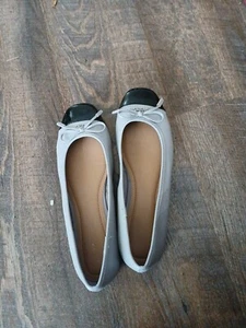 Nautica Ballet Flats 10 M Putty Gray Leatherette; Black Patent Cap Toe; Bow - Picture 1 of 4