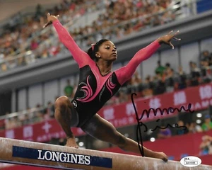 SIMONE BILES SIGNED AUTOGRAPHED 2020 TOKYO 8X10 PHOTO USA OLYMPICS GOLD JSA #1 - Picture 1 of 2