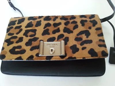NUEVO Auténtico Bolso Bandolera Bolso sin asas PRADA Pelo de becerro Nylon Cuero Solapa Leopardo Foto 1 de 4