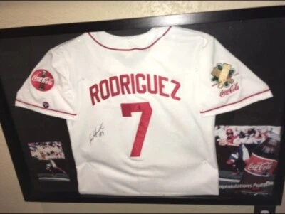 Camiseta Iván Rodríguez Firmada a Mano Enmarcada Puerto Rico Texas Rangers Salón de la Fama Foto 1 de 4