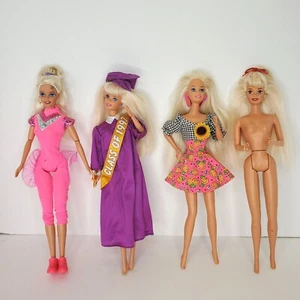 Mattel Vintage Konvolut 4 Barbies, Flying Hero, Graduation 1997, Sunflower Barbie  - Bild 1 von 7