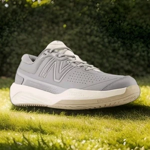 NEU Herren Gr. 9D, New Balance 696 v5 Tennisschuh Hartplatz Trainer MCH696G5 GRAU - Bild 1 von 15