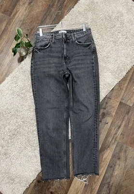Pantalones de mezclilla Zara 10 grises con dobladillo crudo tiro alto de inspiración vintage retro vanguardistas de pierna recta Foto 1 de 4