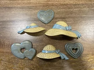 De colección 1987 Burwood Sombreros de Paja y Corazones Colgante de Pared Verano Jardín Decoración Set 6 - Imagen 1 de 8