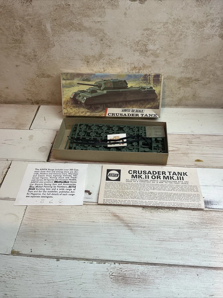 AIRFIX - OO Scale, RAF REFUELLING SET, #A302V, VINTAGE MADE IN THE UK KIT. - Image 1 of 4