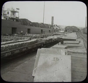 Glass Magic Lantern Slide LOADING COPPER ON BOAT HOUGHTON MICH C1910 PHOTO USA - Foto 1 di 2