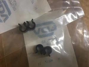 LDV CONVOY 2.5 FUEL PIPE CLIPS FOR ABOVE INJECTION PUMP LBU7530 GENUINE PARTS - Picture 1 of 2