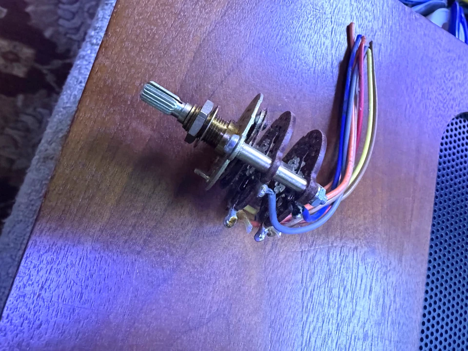 Vintage Sansui 4000 speakers switch. - Image 1 of 1