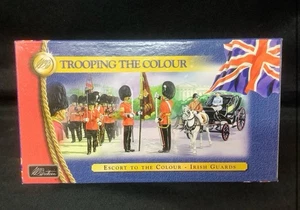 BRITAINS 40113 TROOPING the COLOUR IRISH WELSH & GRENADIER GUARDS ESCORT L3 - Bild 1 von 6