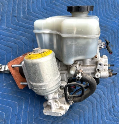 Hummer H3 2005 05 OEM bomba de freno antibloqueo ABS cilindro de refuerzo maestro 15926911 Foto 1 de 4