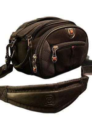 Estuche grande negro para cámara Wenger Swiss Gear The Sherpa AVSKU# GA-7838-14 Neopro Foto 1 de 4