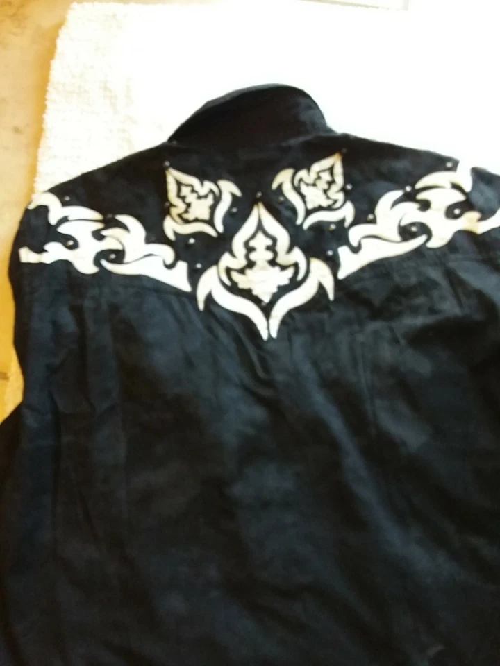 Camisa azul crudo manga larga gráficos tachuelas negras talla grande Foto 1 de 4