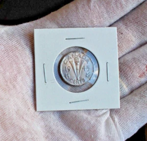Canadá 1945 5 centavos; níquel Victoria; circulado - Imagen 1 de 2
