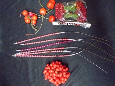 CHRISTMAS CRAFT DECORATIONS   "PINK GLASS SPEARS + RED BERRIES" - Image 1 of 2