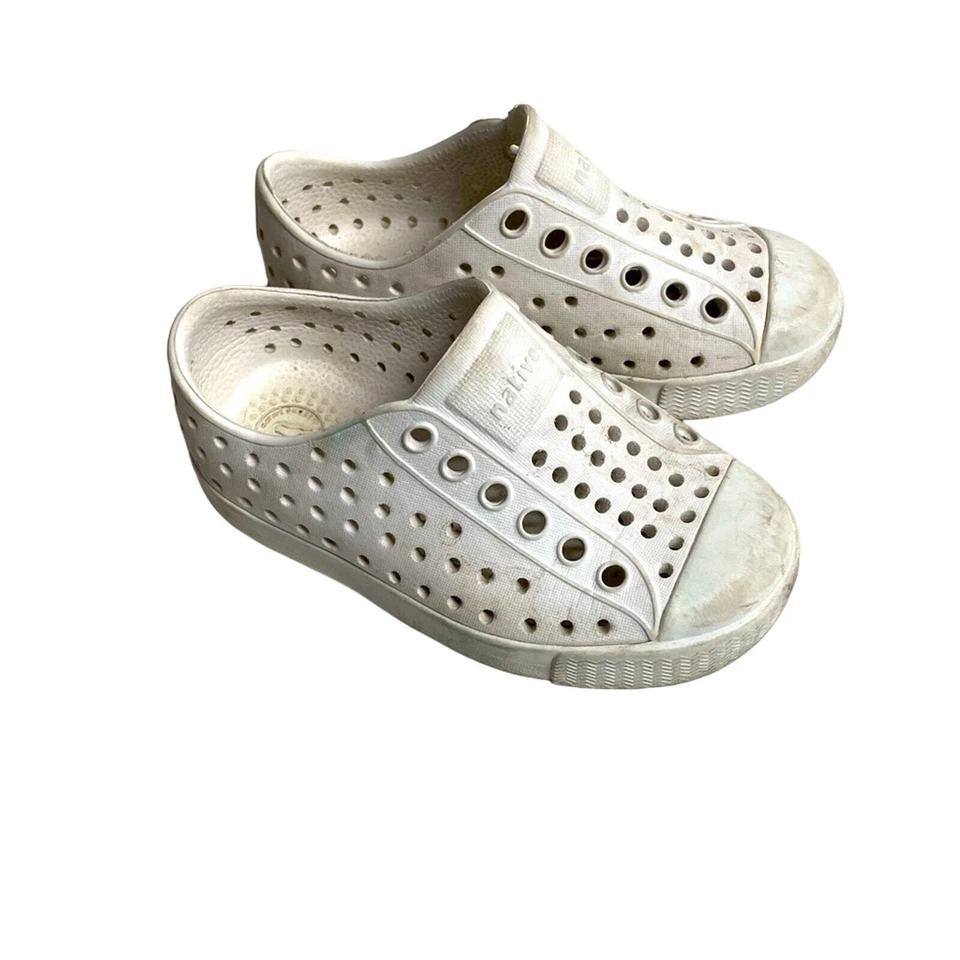 Sandalias Nativas Blancas Niño Talla 6 Foto 1 de 4