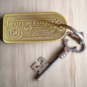 Paris Hotel Bordell Zimmer Messing Anhänger & Schlüssel mit Antik Finish (3" x 1,25") - Bild 1 von 7