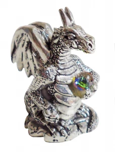 Drache mit Kristallkugel massiv Zinn Ornament - handgefertigt in Cornwall - Bild 1 von 6