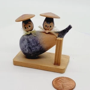Japan Vintage Kokeshi Miniatur Holz Aubergine anthropomorpher Kitsch - Bild 1 von 13