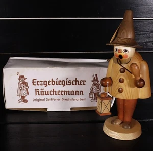 Original Seiffener Räuchermann 31 cm Wichtel 146 / 069 con linterna madera natural #D - Imagen 1 de 9