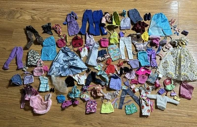 Barbie Muñeca Ropa Lote Mixto Faldas Camisas Vestidos Pantalones Zapatos Accesorios TAL CUAL Foto 1 de 4