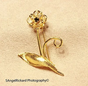 Vintage Flower Brooch brooch pin With Collet Crystal Petals - Picture 1 of 11