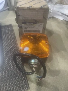 Komatsu 12 Volt Lamp 37B-1EH-2011. - Picture 1 of 4
