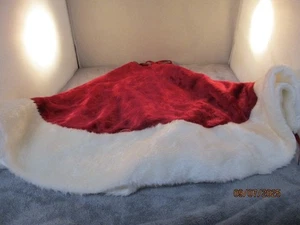 Fluffy Christmas Tree Skirt 52" round - Picture 1 of 3