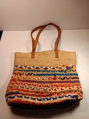 Плетеный тряпичный ковер Lg. Сумка с короткими ручками богемное хиппи в полоску с кожаными ремнями сделано в Индии  - Изображение 1 из 4