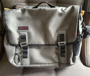 Timbuk2 "Stuck In The Middle With You" Messenger Crossbody Computer Bag Grey - Picture 1 of 4