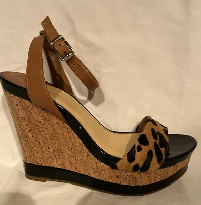 Sandália plataforma Giani Bini, tamanho: 6,5. Preto e bronzeado - Imagem 1 de 4