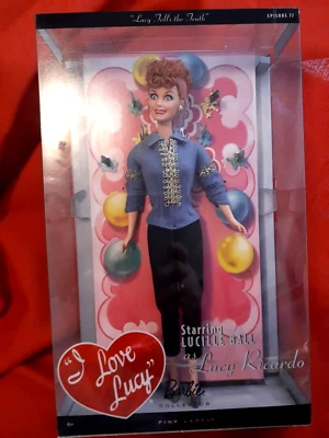 Muñeca Barbie Coleccionista I Love Lucy: Lucy Tells The Truth Etiqueta Rosa Mattel NRFB Foto 1 de 4