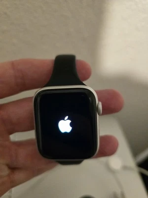 Apple Watch Series 4 Nike 44mm GPS de alumínio + pulseira esportiva celular desbloqueada extra - Imagem 1 de 4