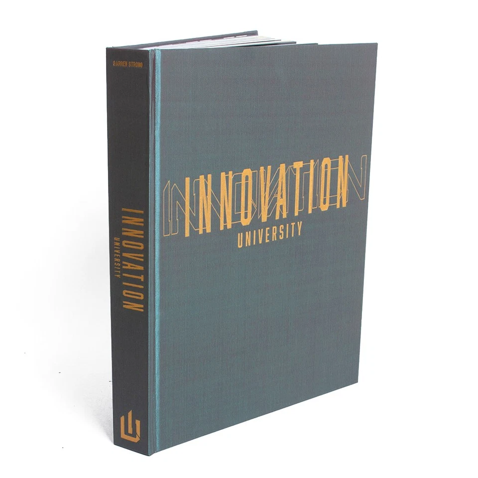 Libro de 460 páginas University of Oregon Innovation University Foto 1 de 2