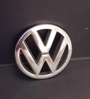 OEM Volkswagen Jetta GL Sedan Grille Wagon GLI Emblem 30539 30269 - Image 1 of 2