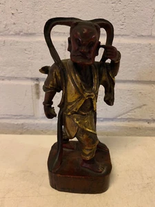 Antike japanische geschnitzte lackierte Holzfigur Mann mit Finger zeigt am Ohr - Bild 1 von 10