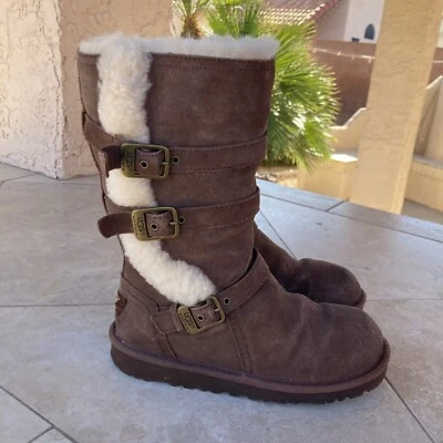 Botas UGG Maddi para Niña Marrón Carbón Gamuza Piel de Oveja 100% Piel de Cordero EE. UU. 3 Foto 1 de 4