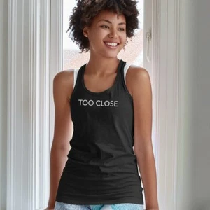 TOO CLOSE! FemaleTank-Simple Minimal Printed One Liner - Bild 1 von 9