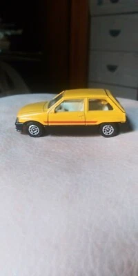 Coche Corgi Opel Corsa de colección Foto 1 de 4