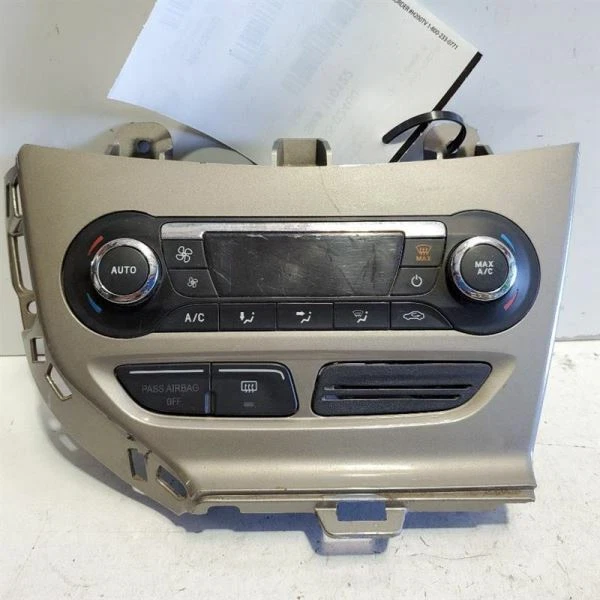 2012 - 2013 年,福特福克斯,温度控制手册,零件编号:BM5Z-19980-B — 第 1/4 张图片