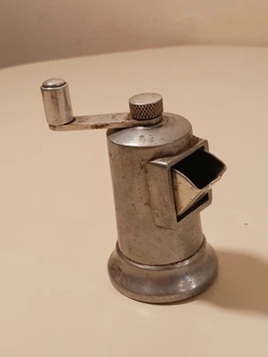 Mecanismo de molino de pimienta de acero fundido de 3" Perfex Francia de colección de los años 50 Foto 1 de 4