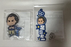 Yakuza Sega Lucky Lottery Adachi Koichi Correa de Goma Soporte Acrílico - Imagen 1 de 2