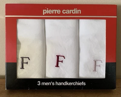 Antiga caixa de presente Pierre Cardin de 3 lenços masculinos algodão branco com letra F - Imagem 1 de 2