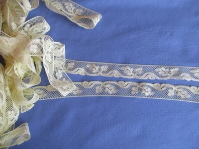 fine dentelle ancienne 1900 style Valenciennes coton jaune pâle A 4 m x 2  cm - Photo 1/3