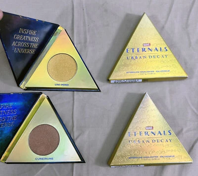 Lote 2 Polvos Iluminadores Urban Decay Marvel Eternal Afterglow Uni-Mind/Cuneirune Foto 1 de 4