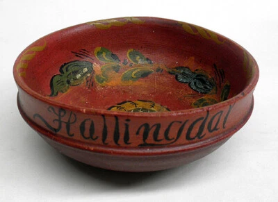 Antiguo cuenco de pintura de rosas del siglo XIX madera pintada noruega arte popular Hallingdal Noruega Foto 1 de 4