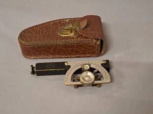 Antikes Taschenwinkelmessgerät in Lederetui, R&A Rost, Wien - Foto 1 di 10