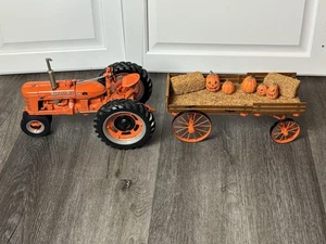 Franklin Mint Halloween Tractor & Wagon Harvest Hollow Farms Farmall H 1/12 Read - Picture 1 of 24